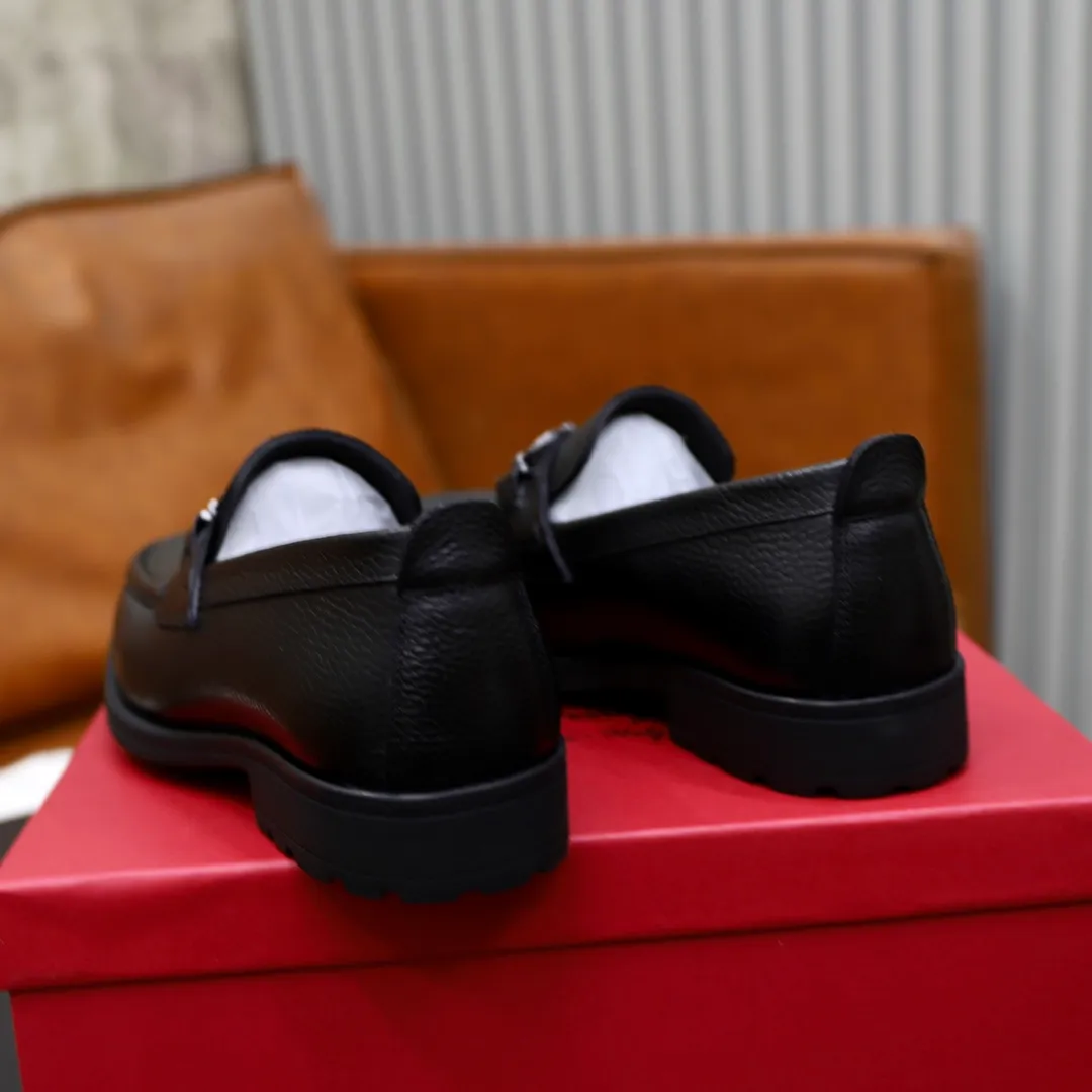 Men's shoes: 270🙅‍♂️🙅‍♂️🙅‍♂️Niuli Brand: Ferragamo Standard code: Men's code 38/44 (45 customized) Grade: Same as the official website Material: Original imported cowhide leather lining Original wear-resistant lightweight outsole Style category: Men's casual slip-on shoes Distinguished luxury brand elements top luxury Color: Actual picture color